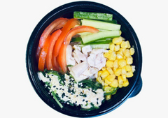 Поке с курицей и кукурузой